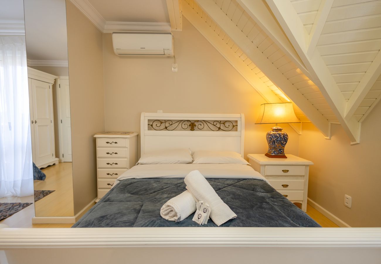 Apartamento em Gramado - DUPLEX, 4 suítes, 2 vagas no coração de Gramado