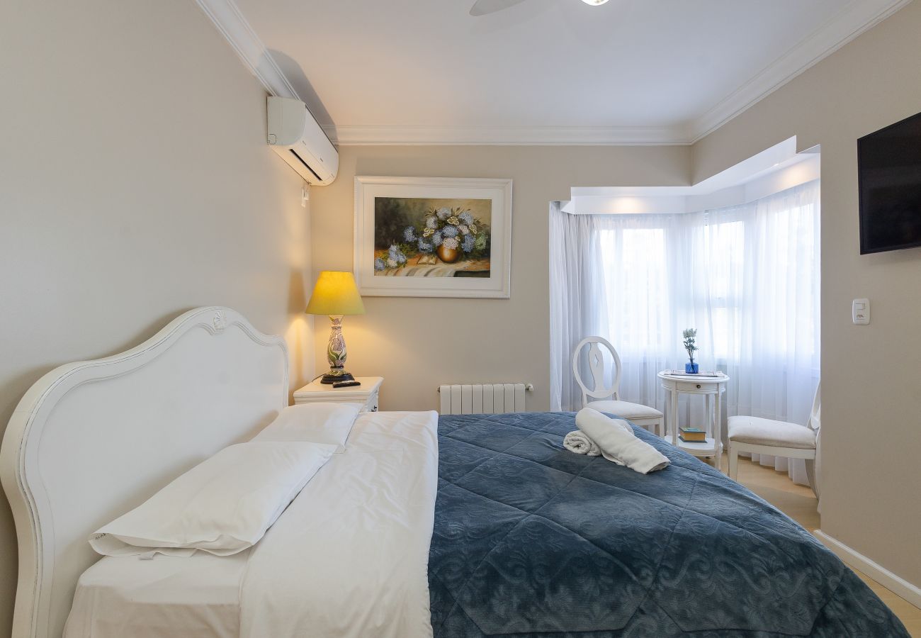 Apartamento em Gramado - DUPLEX, 4 suítes, 2 vagas no coração de Gramado
