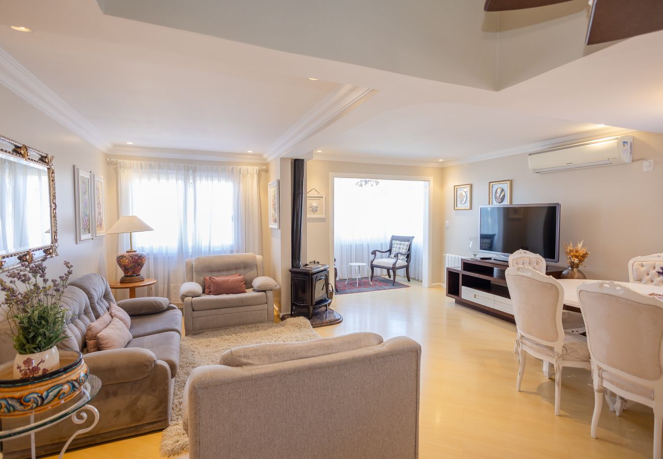 Apartamento em Gramado - DUPLEX, 4 suítes, 2 vagas no coração de Gramado