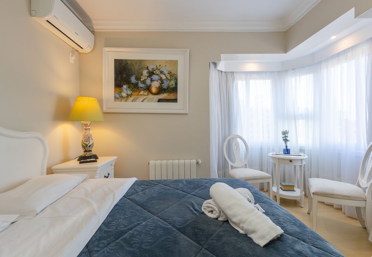 Apartamento em Gramado - DUPLEX, 4 suítes, 2 vagas no coração de Gramado
