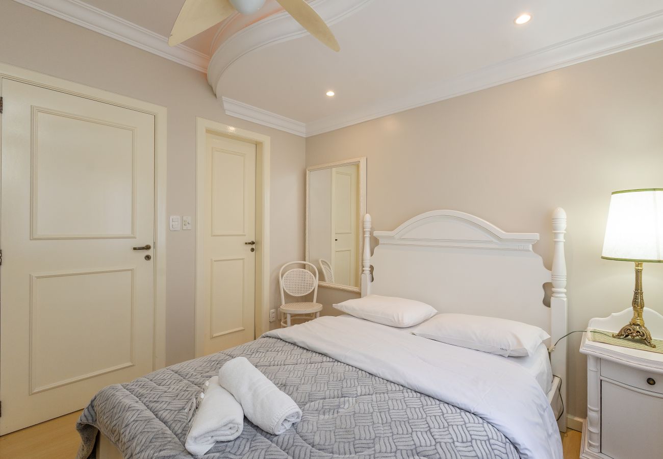 Apartamento em Gramado - DUPLEX, 4 suítes, 2 vagas no coração de Gramado