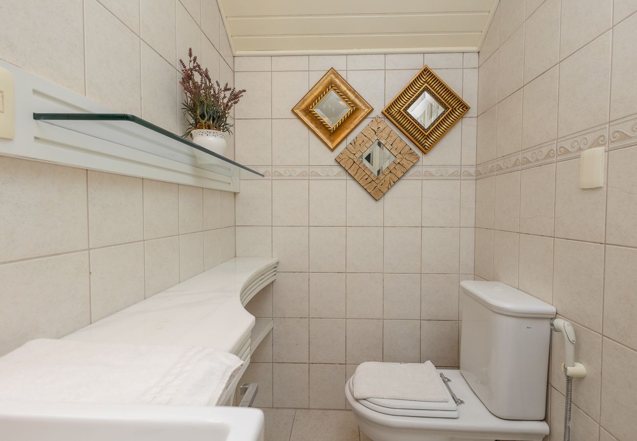 Apartamento em Gramado - DUPLEX, 4 suítes, 2 vagas no coração de Gramado