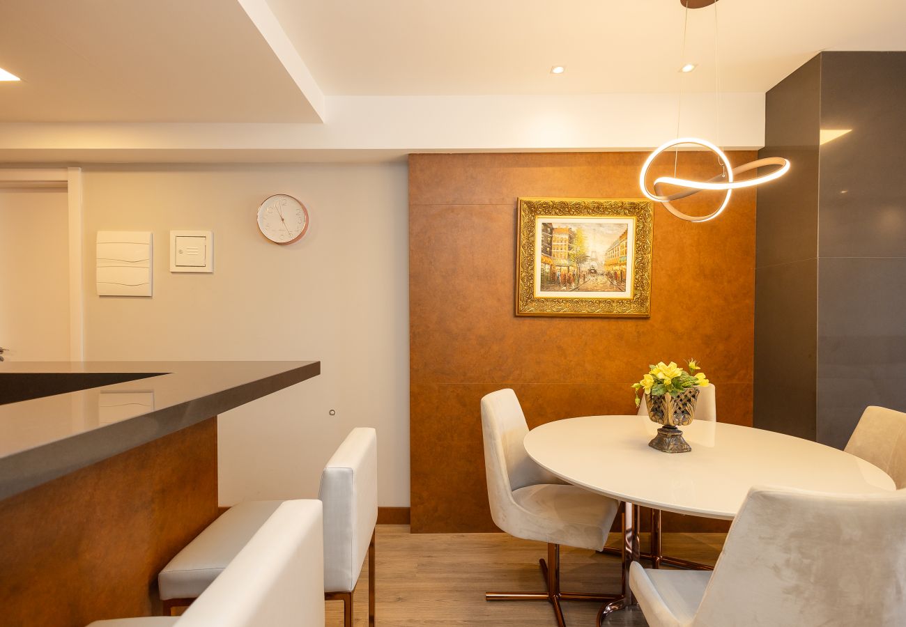 Apartamento em Gramado - Apto alto padrão 2 suítes no coração de Gramado!