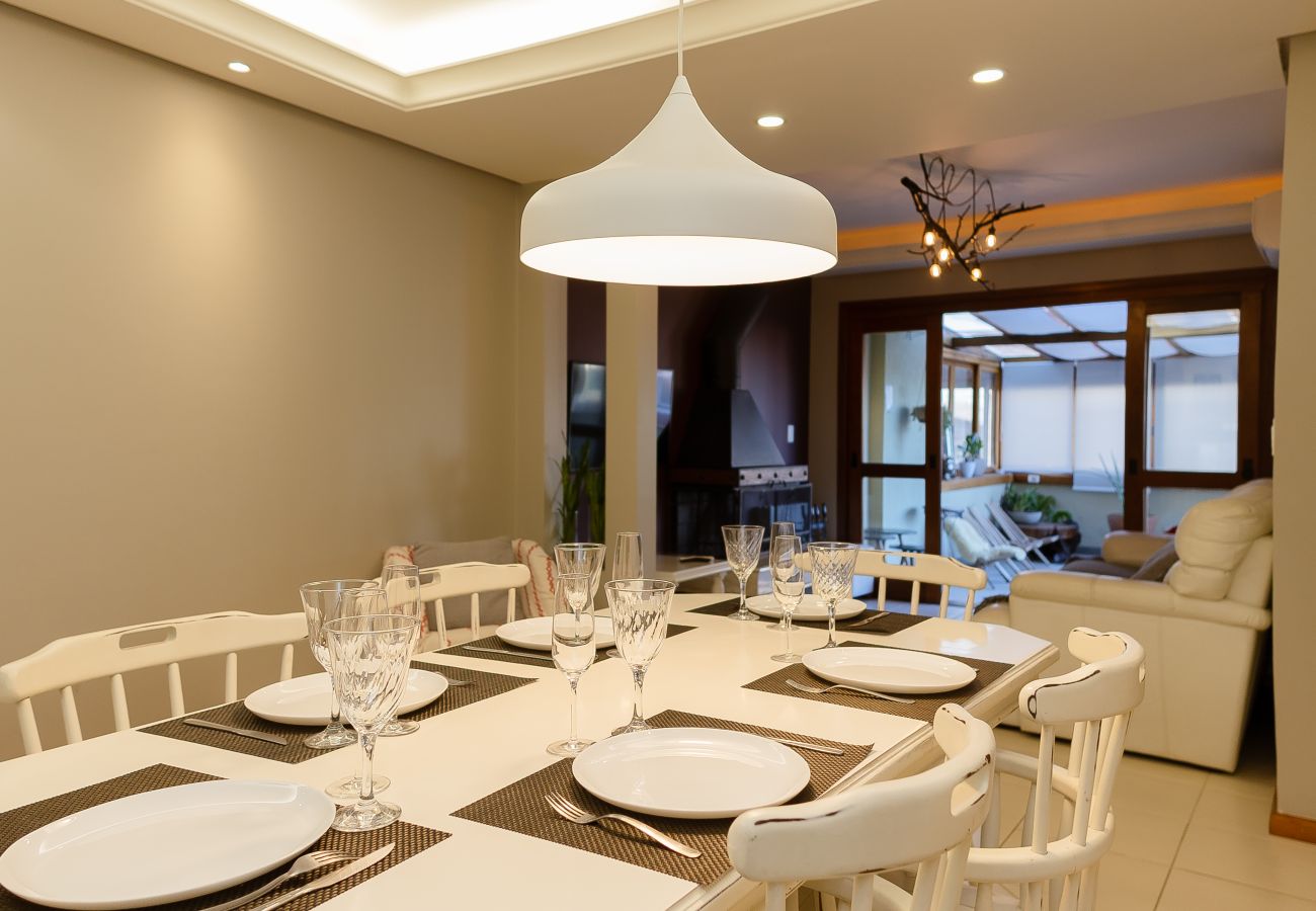 Apartamento em Gramado - Terraço gigante no coração de Gramado (4 dorm)!