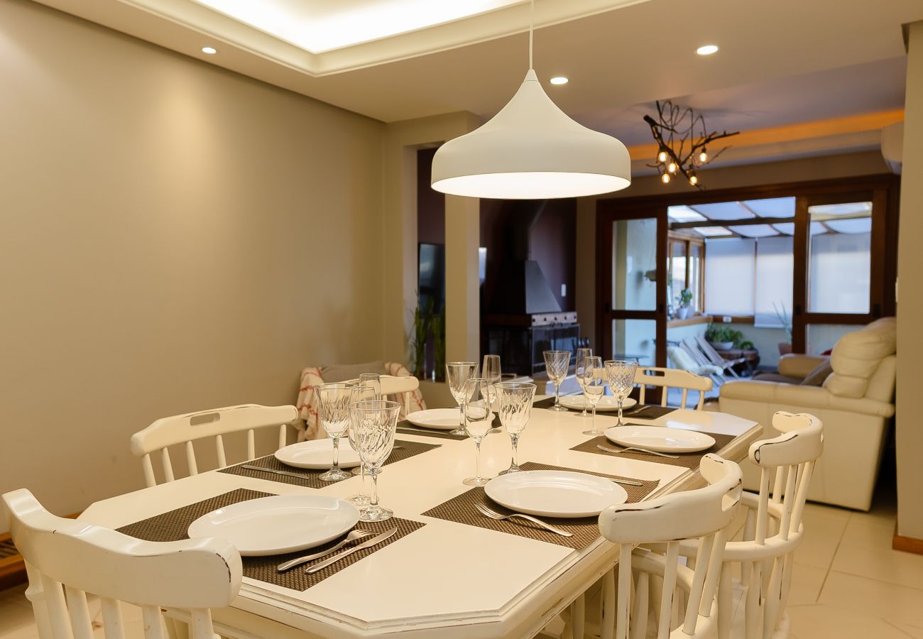 Apartamento em Gramado - Terraço gigante no coração de Gramado (4 dorm)!