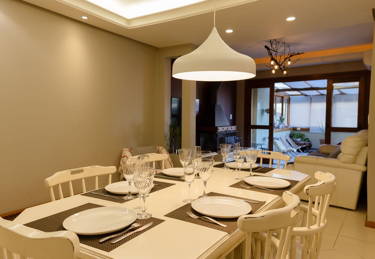 Apartamento em Gramado - Terraço gigante no coração de Gramado (4 dorm)!