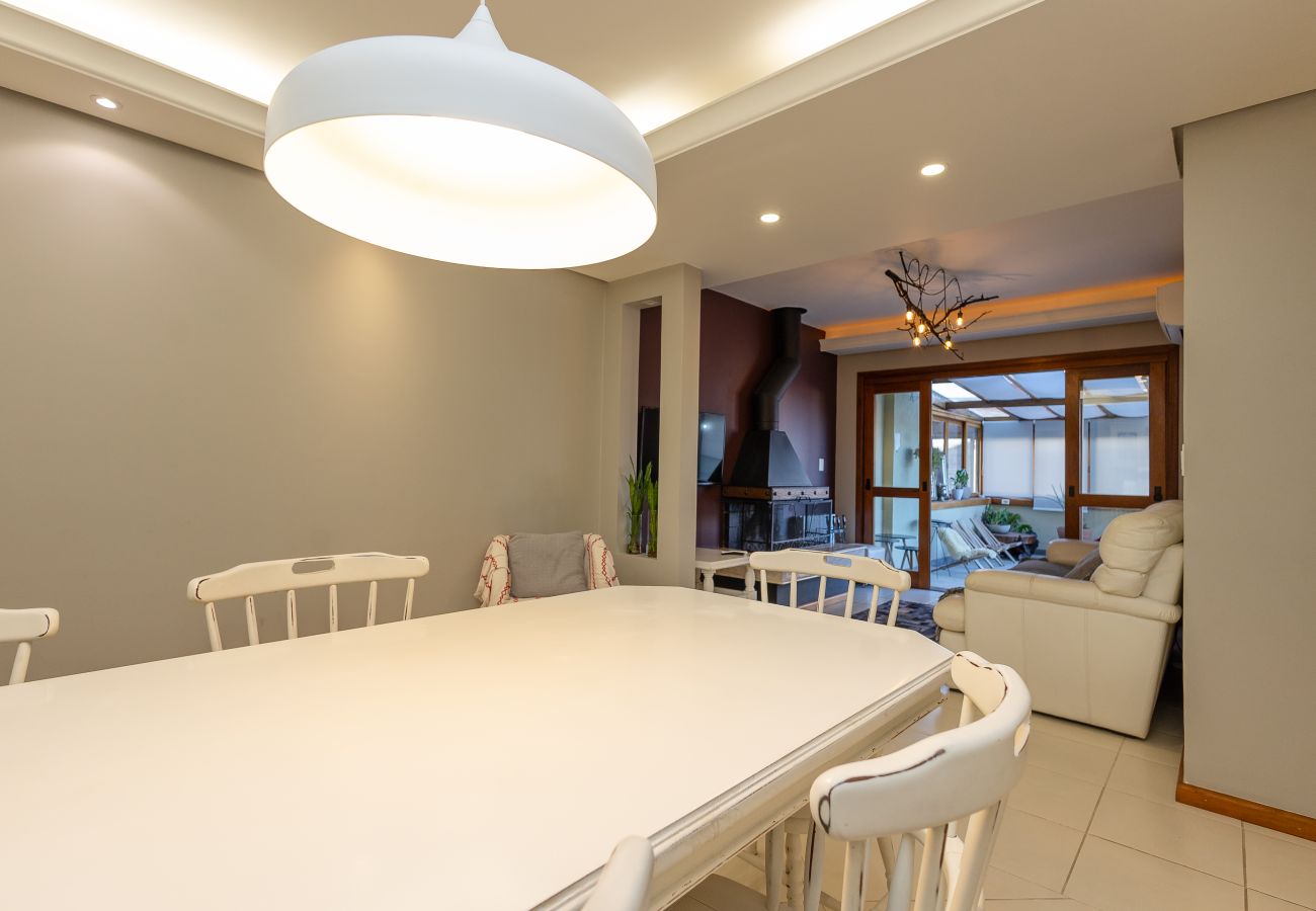 Apartamento em Gramado - Terraço gigante no coração de Gramado (4 dorm)!