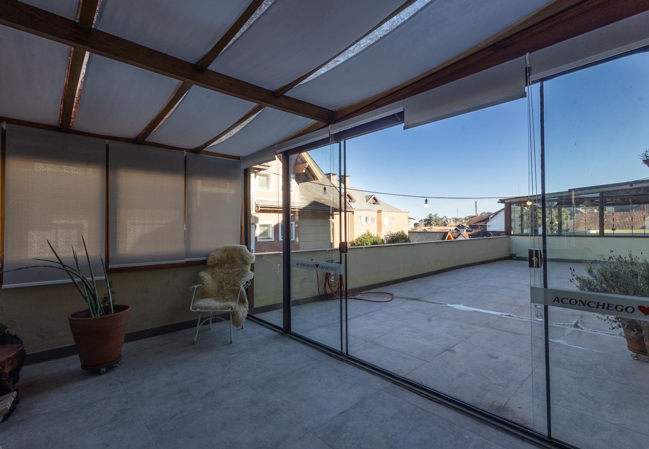 Apartamento em Gramado - Terraço gigante no coração de Gramado (4 dorm)!