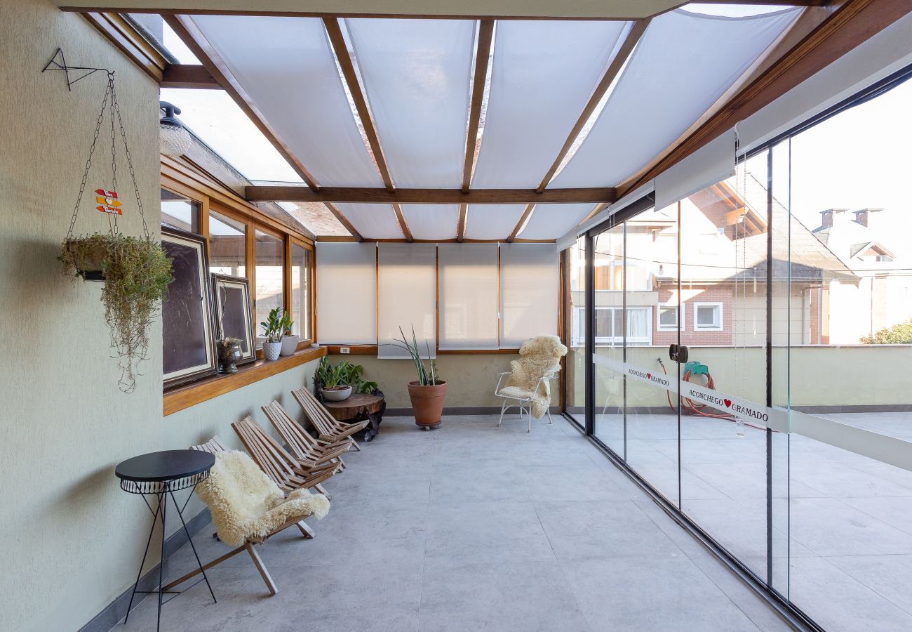 Apartamento em Gramado - Terraço gigante no coração de Gramado (4 dorm)!