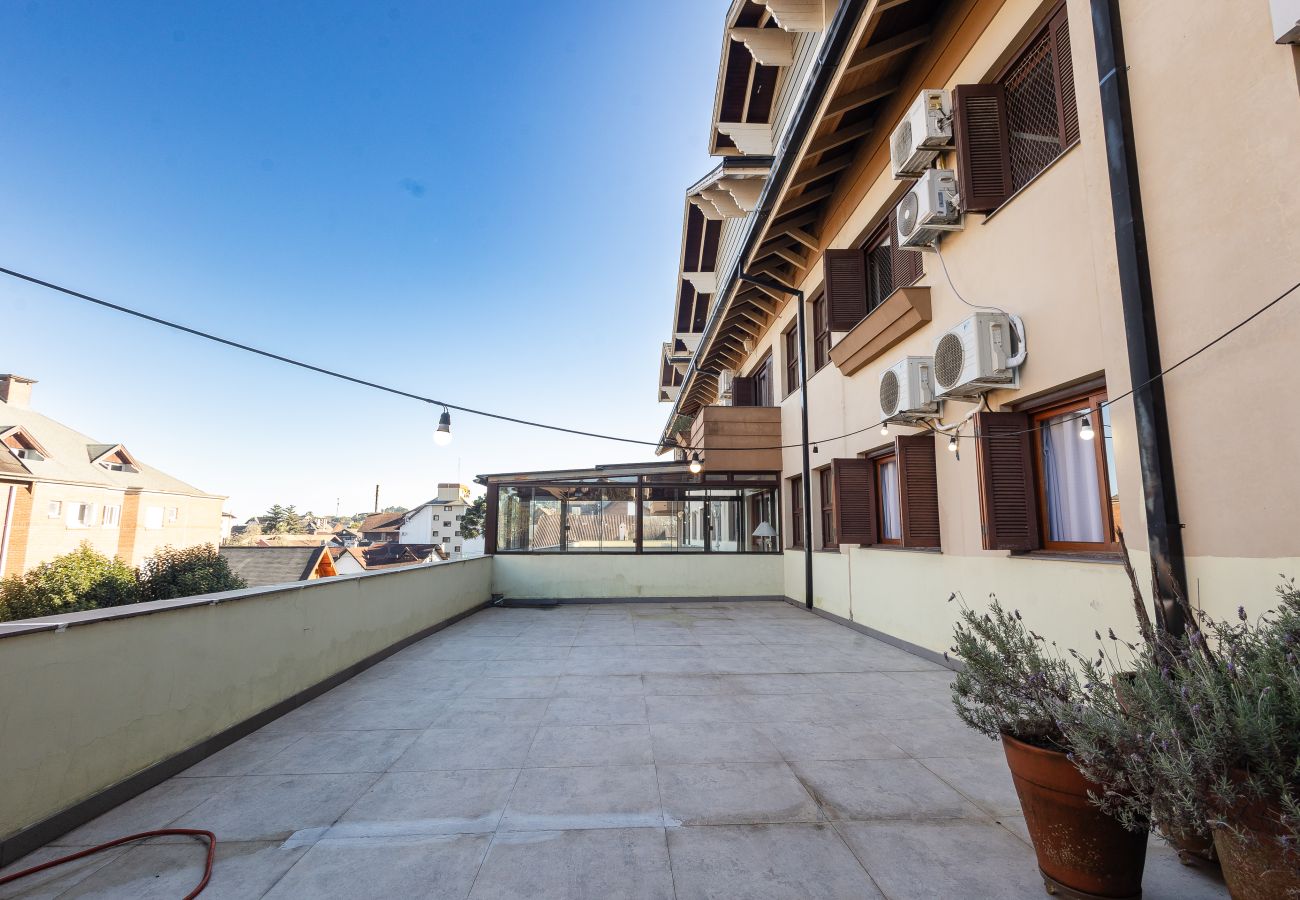 Apartamento em Gramado - Terraço gigante no coração de Gramado (4 dorm)!