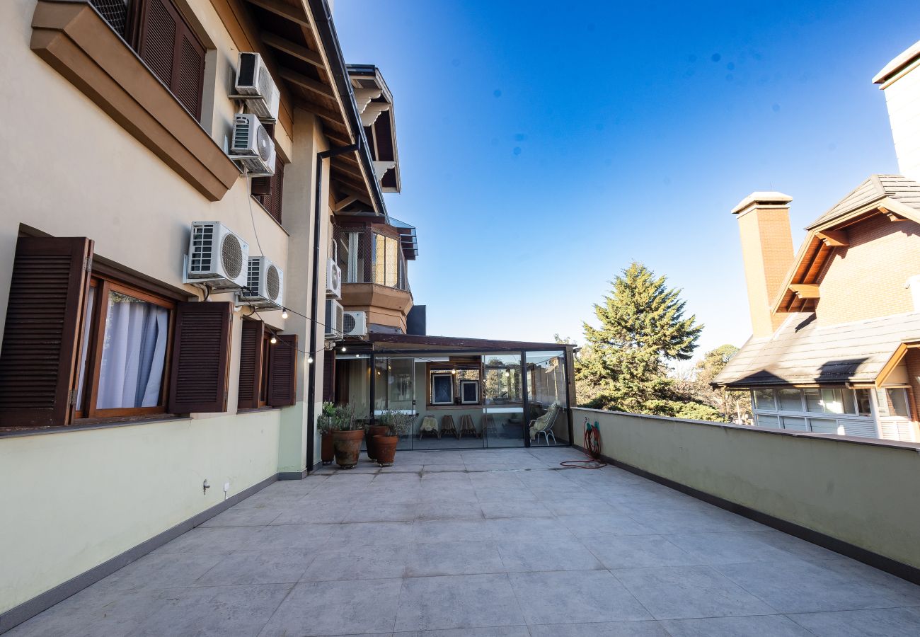 Apartamento em Gramado - Terraço gigante no coração de Gramado (4 dorm)!