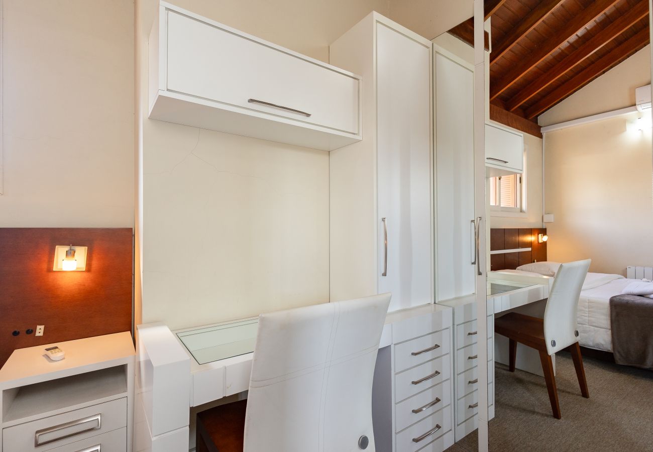 Apartamento em Gramado - Duplex 2D (2 banheiros) a 300m da Rua Coberta!