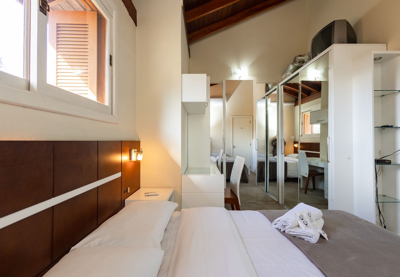 Apartamento em Gramado - Duplex 2D (2 banheiros) a 300m da Rua Coberta!