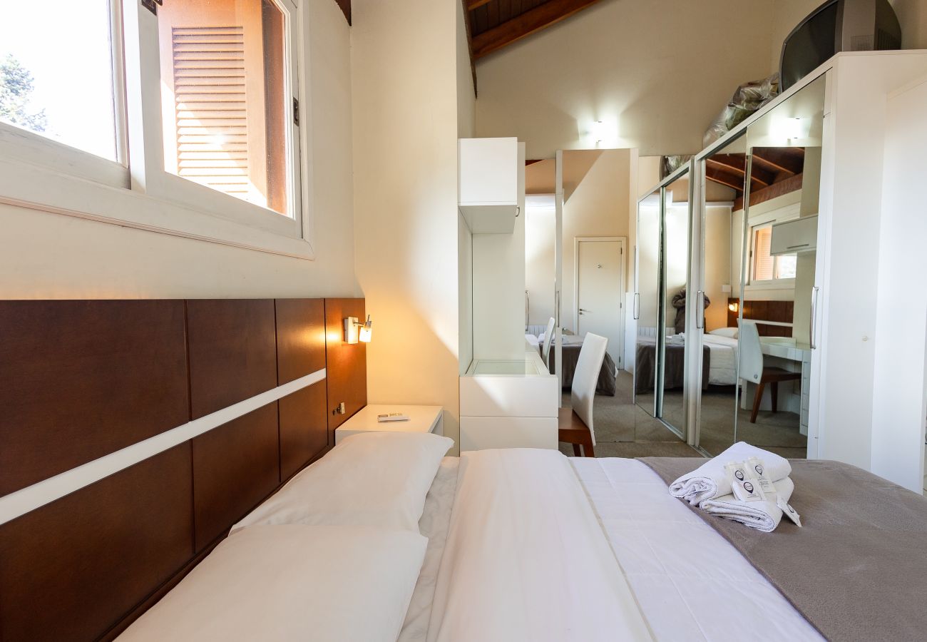 Apartamento em Gramado - Duplex 2D (2 banheiros) a 300m da Rua Coberta!