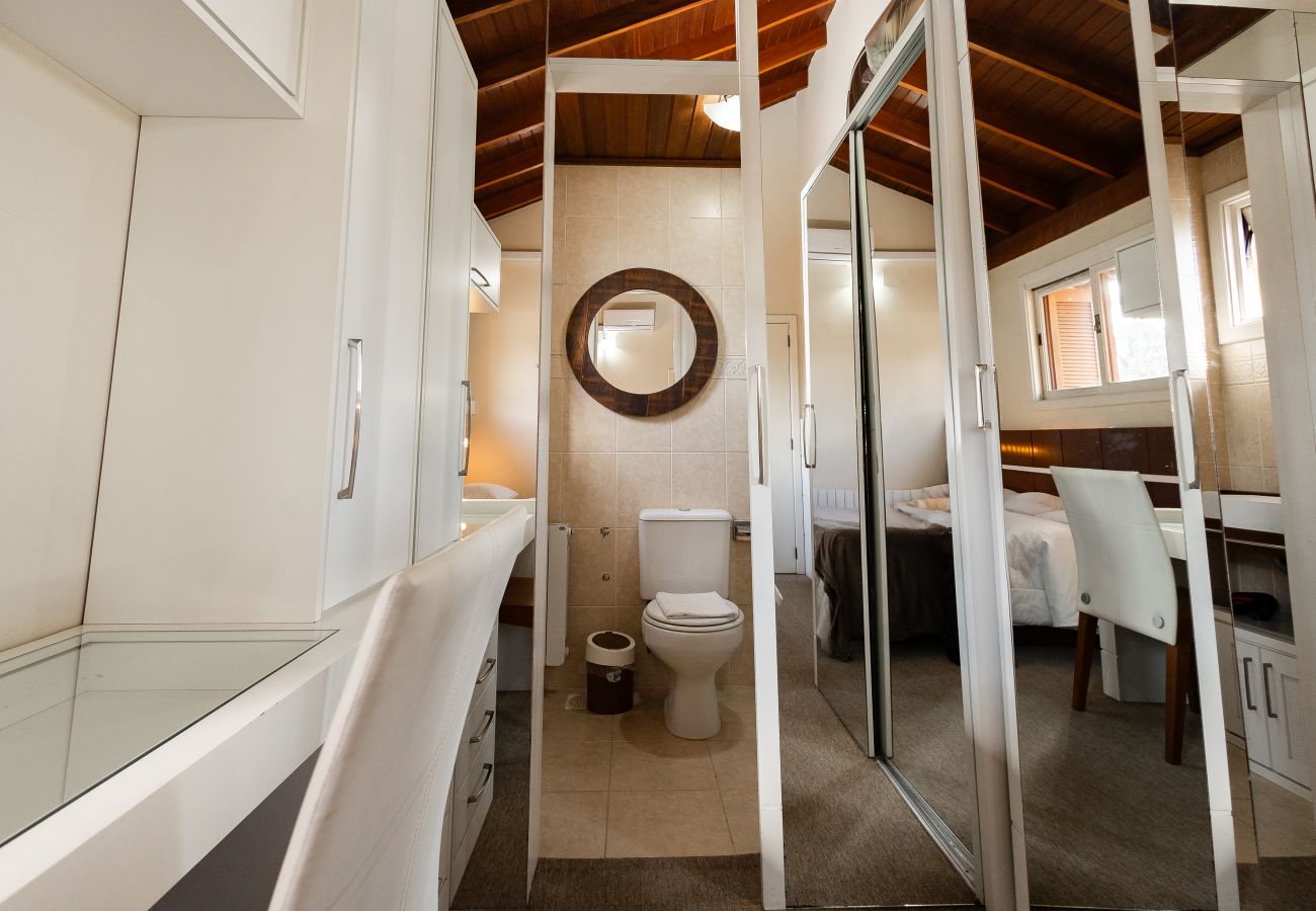 Apartamento em Gramado - Duplex 2D (2 banheiros) a 300m da Rua Coberta!