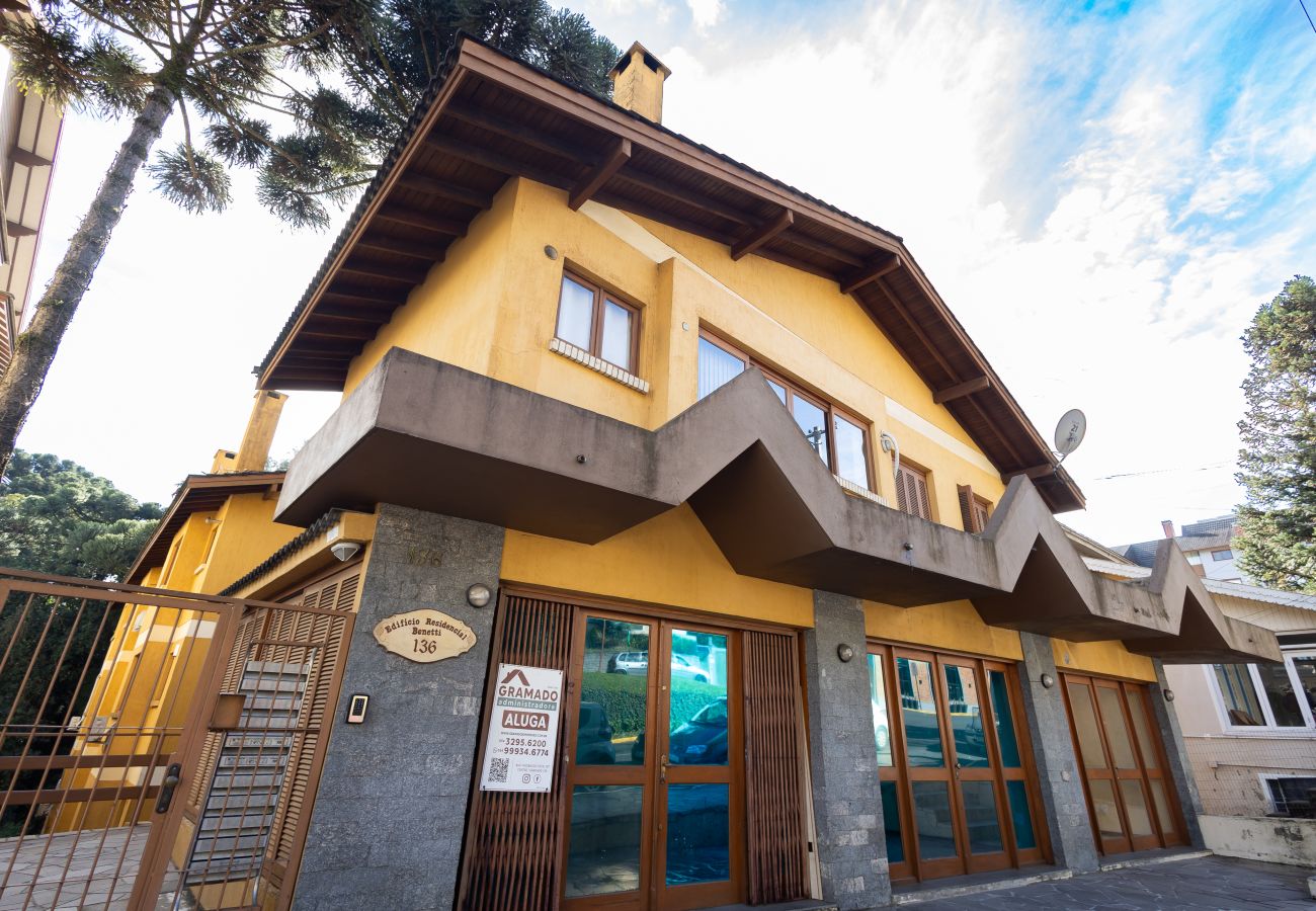 Apartamento em Gramado - Duplex 2D (2 banheiros) a 300m da Rua Coberta!