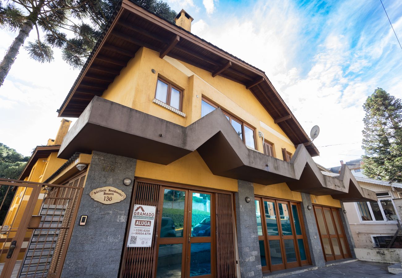 Apartamento em Gramado - Duplex 2D (2 banheiros) a 300m da Rua Coberta!