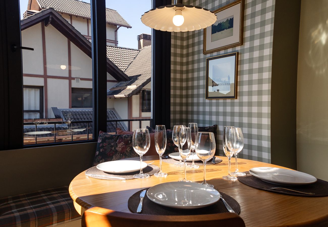 Apartamento em Gramado - Conforto e sofisticação no centro, a 400m da Rua Coberta