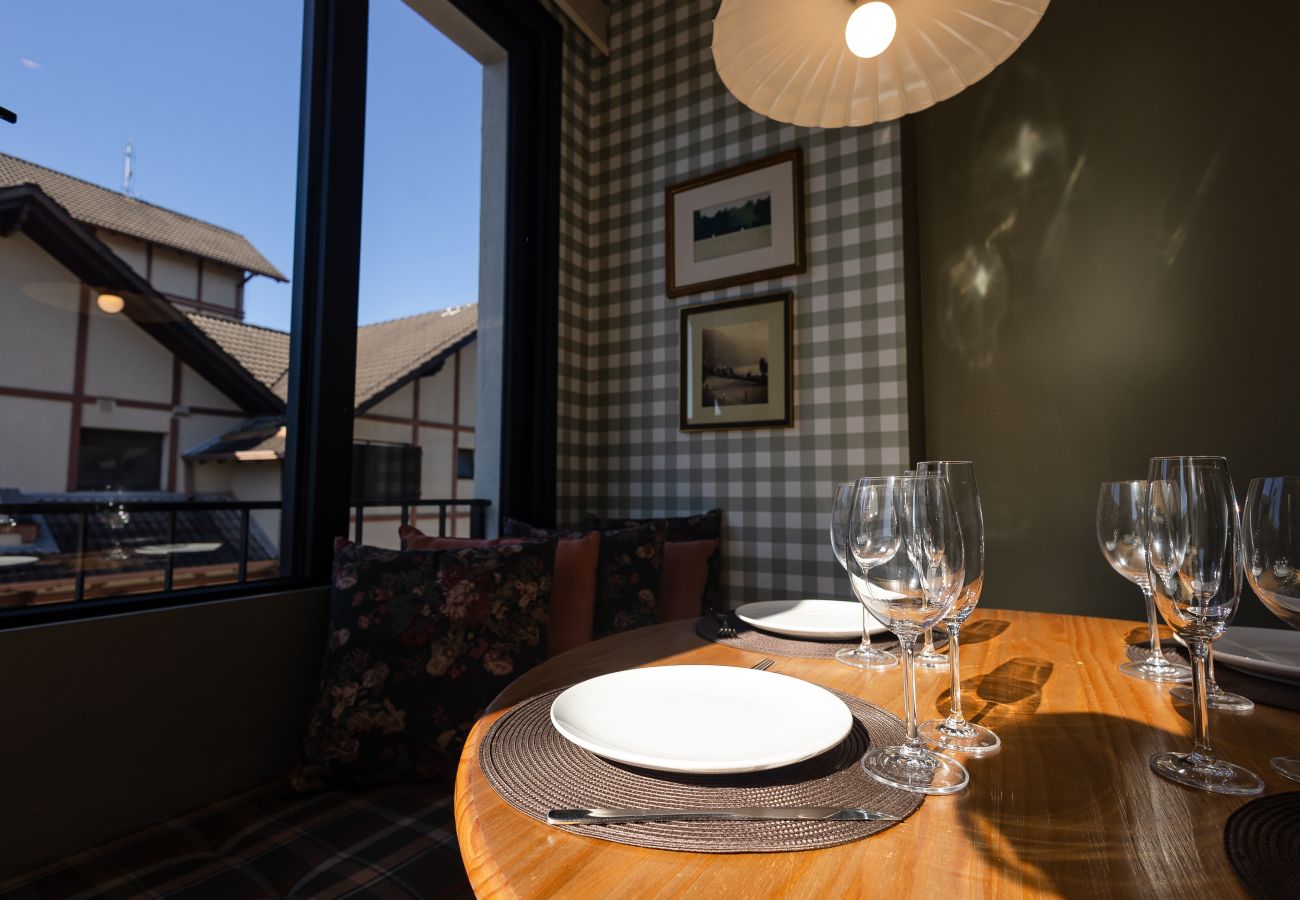 Apartamento em Gramado - Conforto e sofisticação no centro, a 400m da Rua Coberta