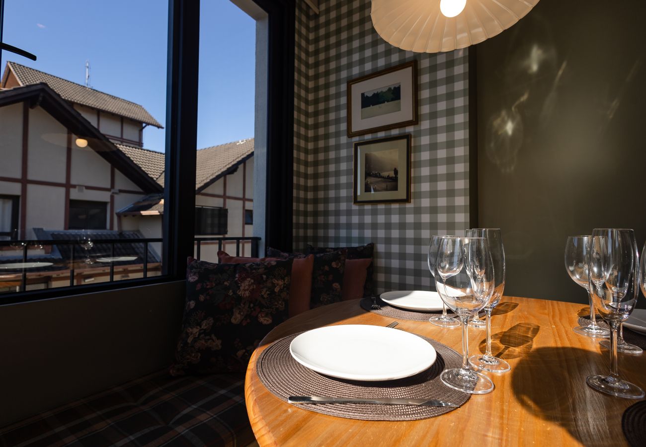 Apartamento em Gramado - Conforto e sofisticação no centro, a 400m da Rua Coberta