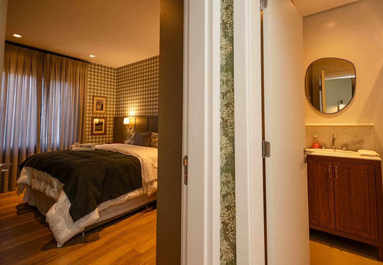 Apartamento em Gramado - Conforto e sofisticação no centro, a 400m da Rua Coberta