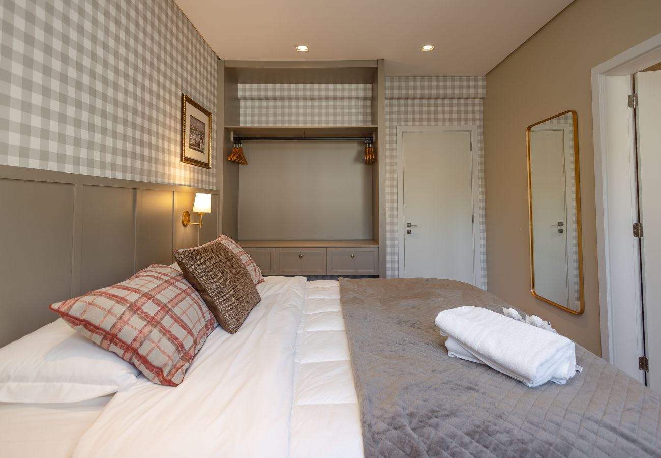 Apartamento em Gramado - Luxuoso apartamento no centro, a 400m da Rua Coberta