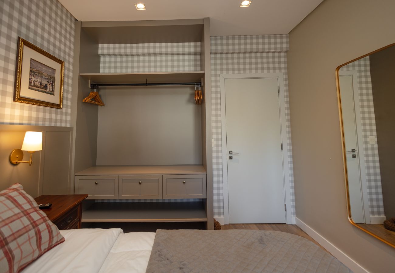 Apartamento em Gramado - Luxuoso apartamento no centro, a 400m da Rua Coberta