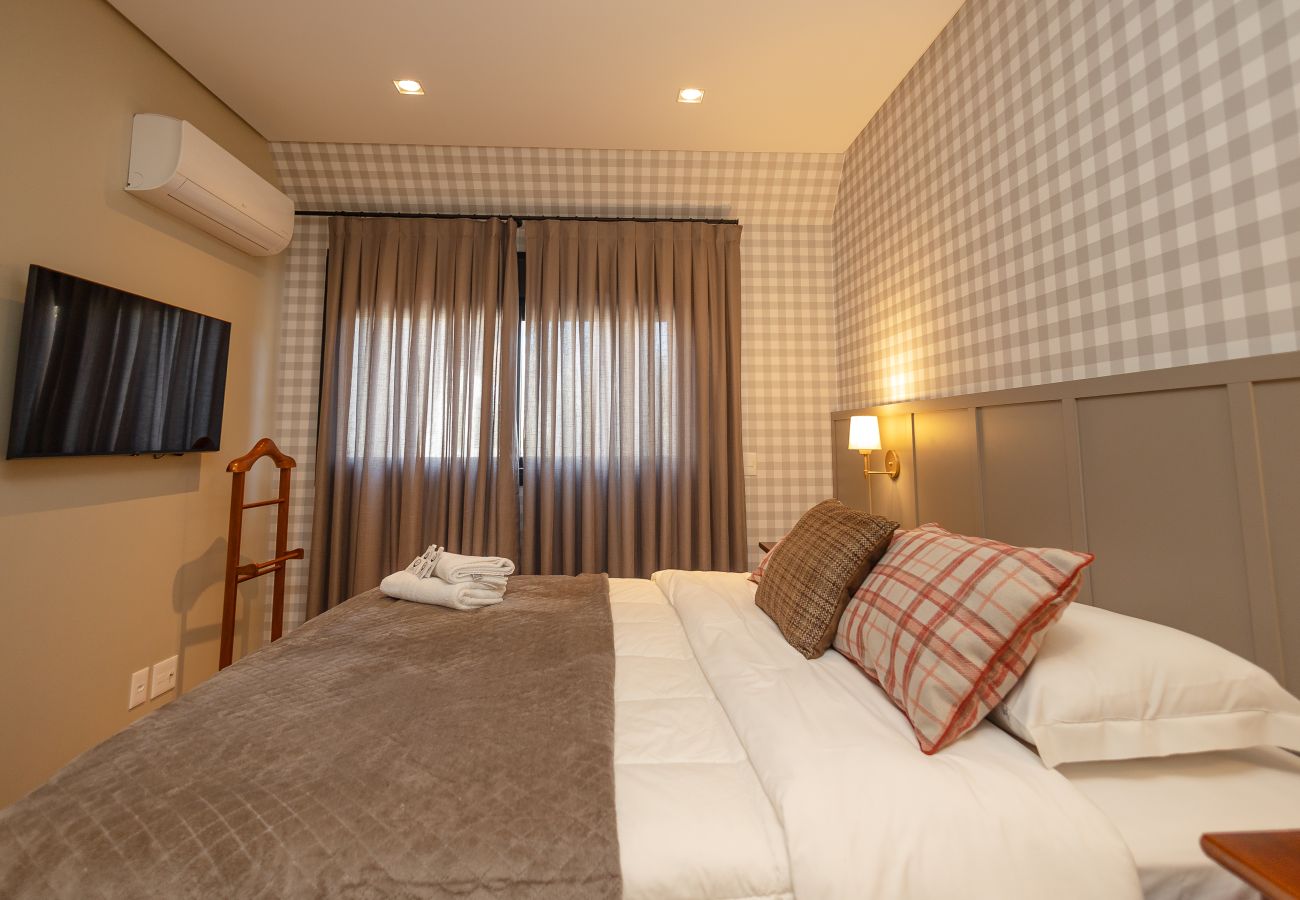 Apartamento em Gramado - Luxuoso apartamento no centro, a 400m da Rua Coberta