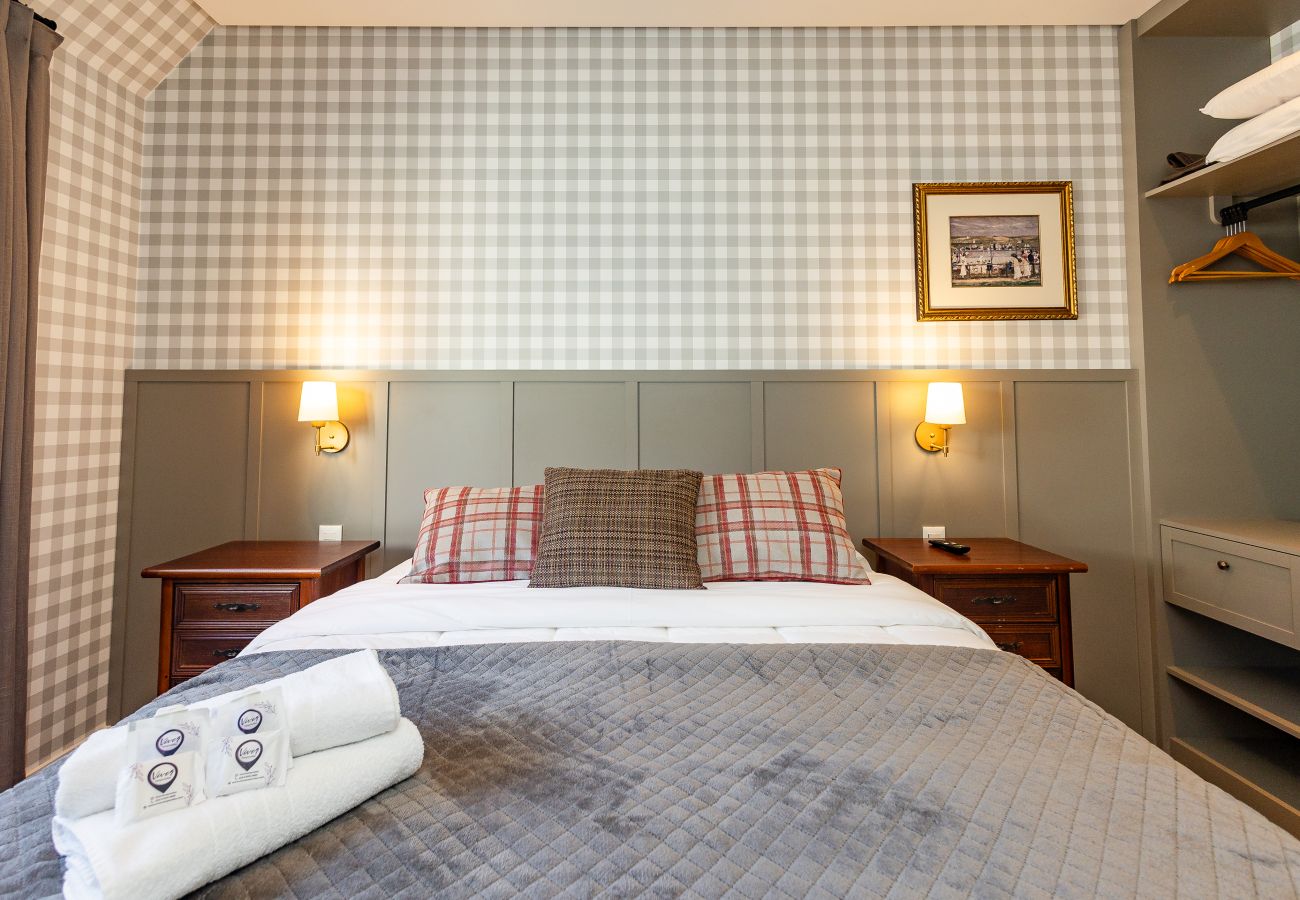 Apartamento em Gramado - Luxuoso apartamento no centro, a 400m da Rua Coberta
