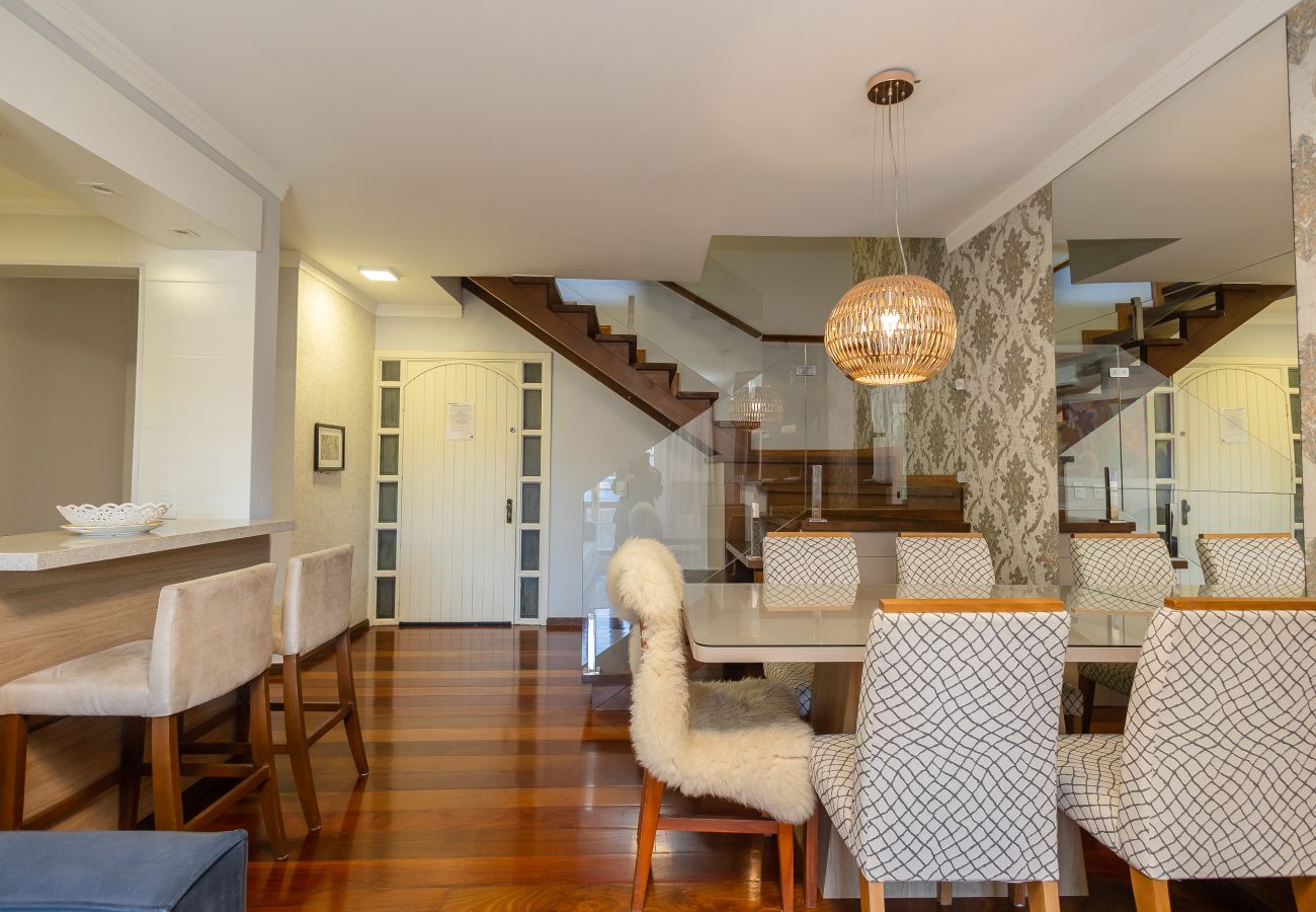 Apartamento em Gramado - Duplex 3 dormitórios a 450m da Rua Coberta!