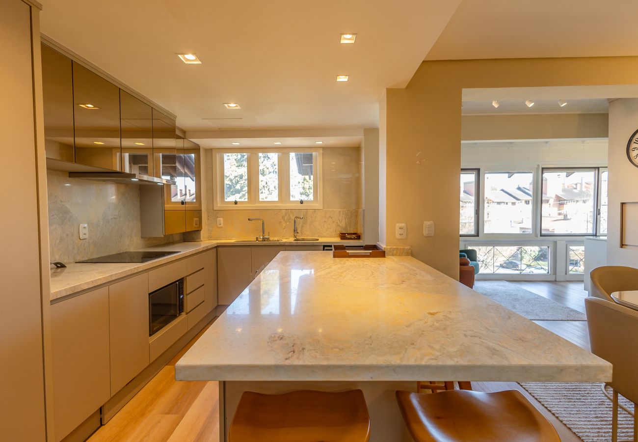 Apartamento em Gramado - NOVO! Duplex 4D (3 suites) a 600m da Rua Coberta