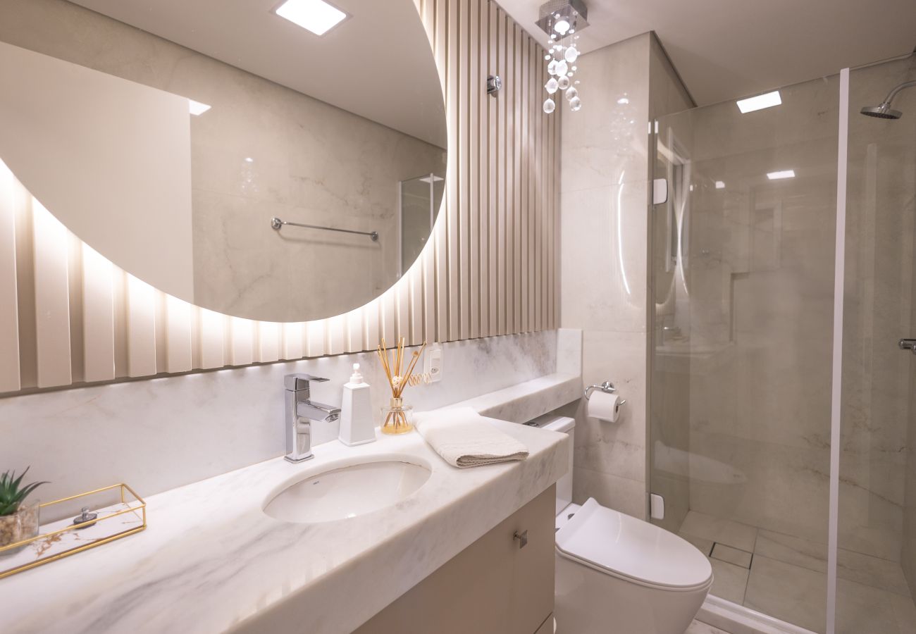 Apartamento em Gramado - NOVO! Duplex 4D (3 suites) a 600m da Rua Coberta