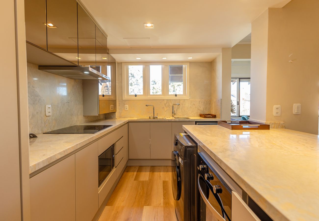 Apartamento em Gramado - NOVO! Duplex 4D (3 suites) a 600m da Rua Coberta