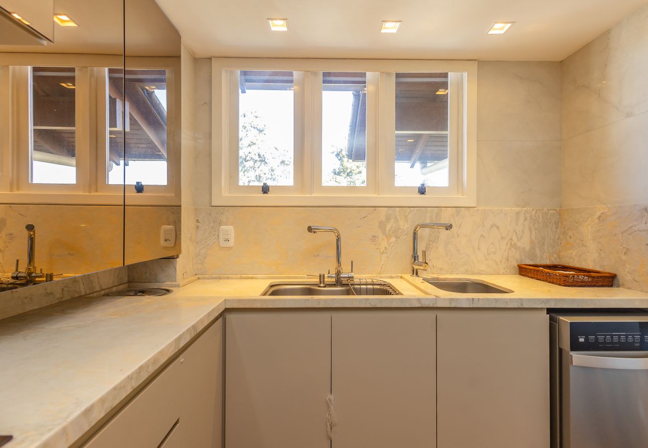 Apartamento em Gramado - NOVO! Duplex 4D (3 suites) a 600m da Rua Coberta