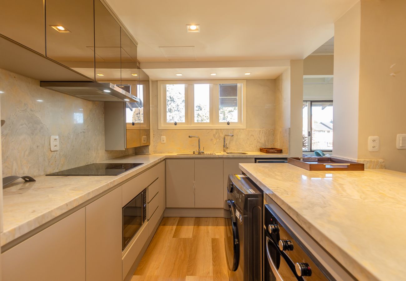 Apartamento em Gramado - NOVO! Duplex 4D (3 suites) a 600m da Rua Coberta