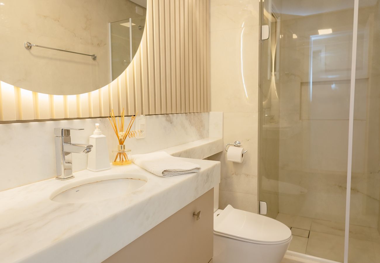 Apartamento em Gramado - NOVO! Duplex 4D (3 suites) a 600m da Rua Coberta
