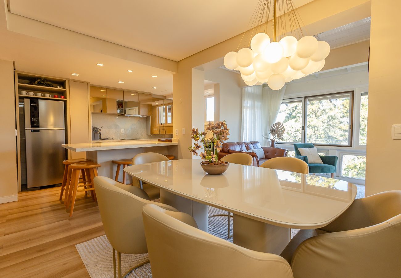 Apartamento em Gramado - NOVO! Duplex 4D (3 suites) a 600m da Rua Coberta