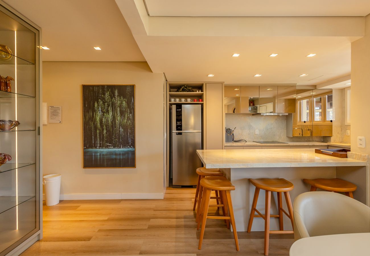 Apartamento em Gramado - NOVO! Duplex 4D (3 suites) a 600m da Rua Coberta