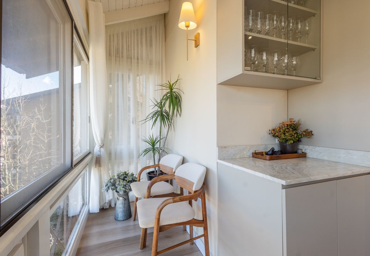 Apartamento em Gramado - NOVO! Duplex 4D (3 suites) a 600m da Rua Coberta