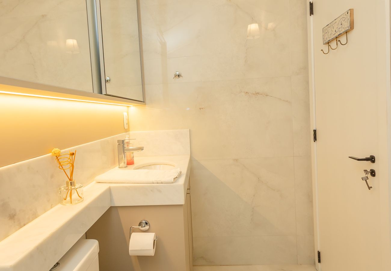 Apartamento em Gramado - NOVO! Duplex 4D (3 suites) a 600m da Rua Coberta