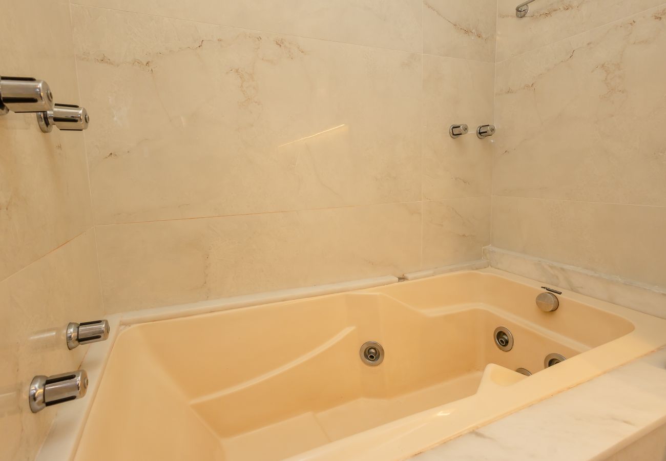 Apartamento em Gramado - NOVO! Duplex 4D (3 suites) a 600m da Rua Coberta