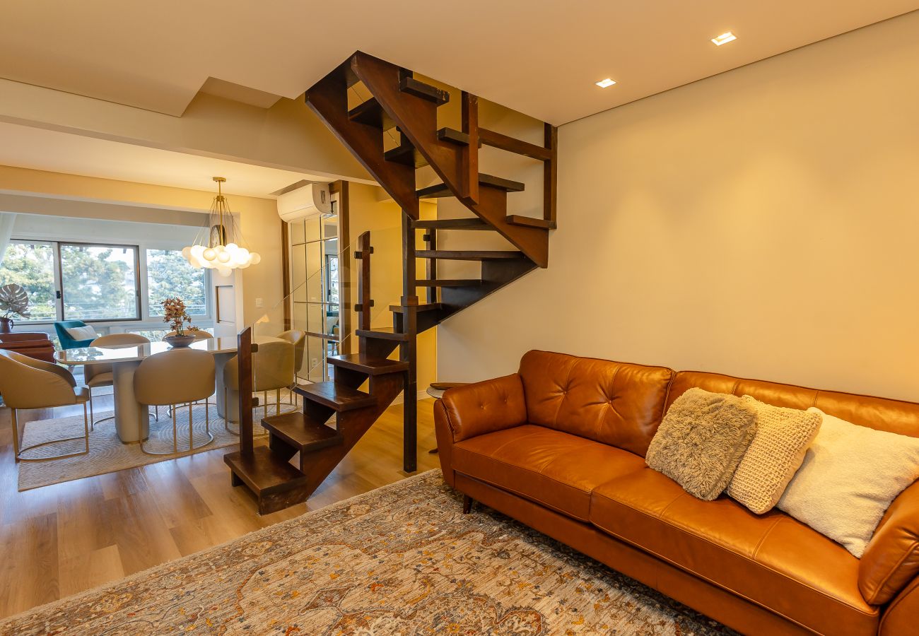 Apartamento em Gramado - NOVO! Duplex 4D (3 suites) a 600m da Rua Coberta