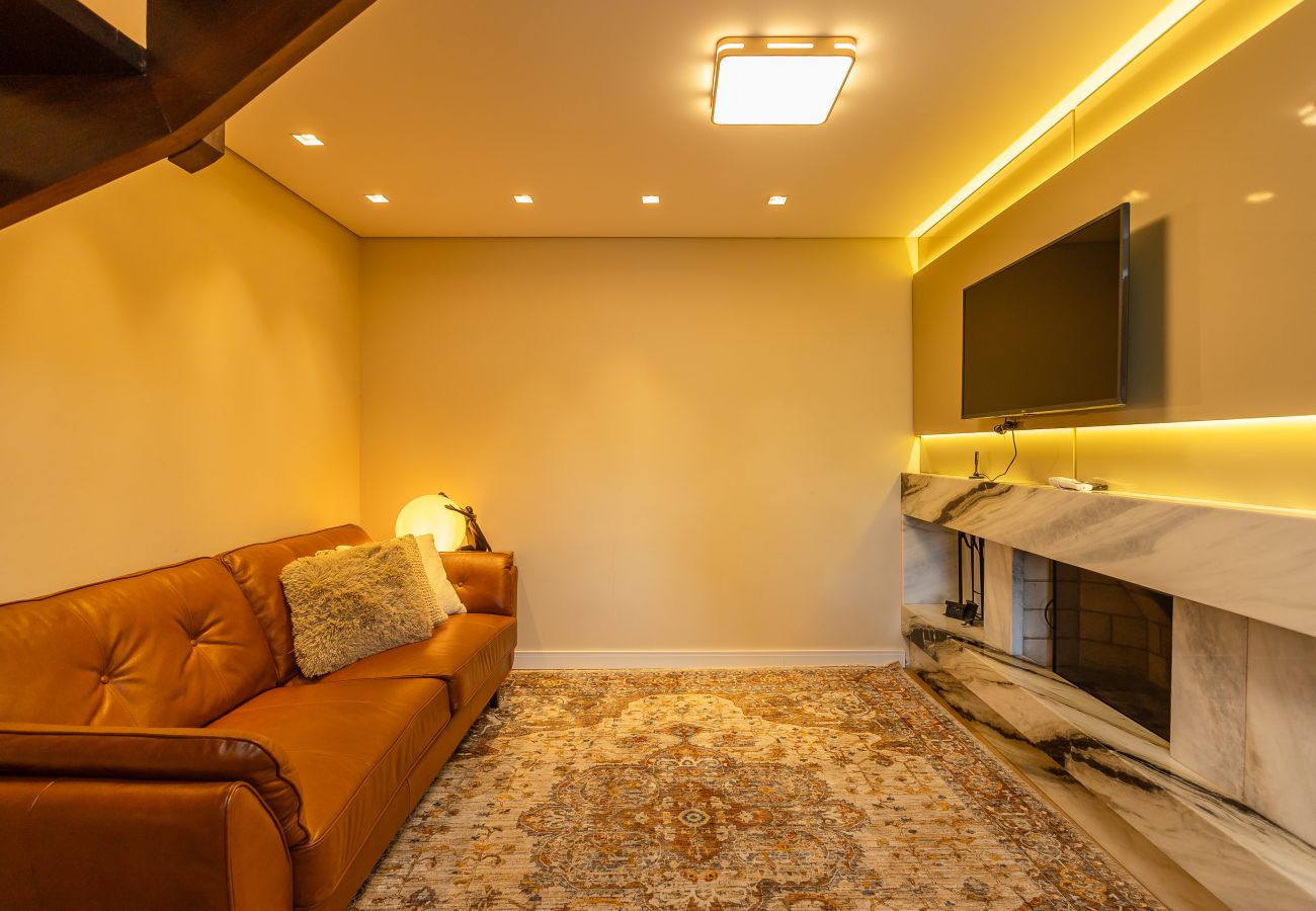 Apartamento em Gramado - NOVO! Duplex 4D (3 suites) a 600m da Rua Coberta