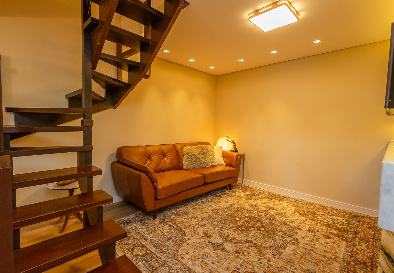 Apartamento em Gramado - NOVO! Duplex 4D (3 suites) a 600m da Rua Coberta
