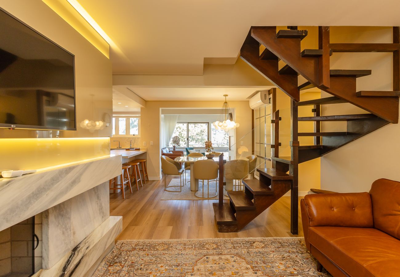 Apartamento em Gramado - NOVO! Duplex 4D (3 suites) a 600m da Rua Coberta