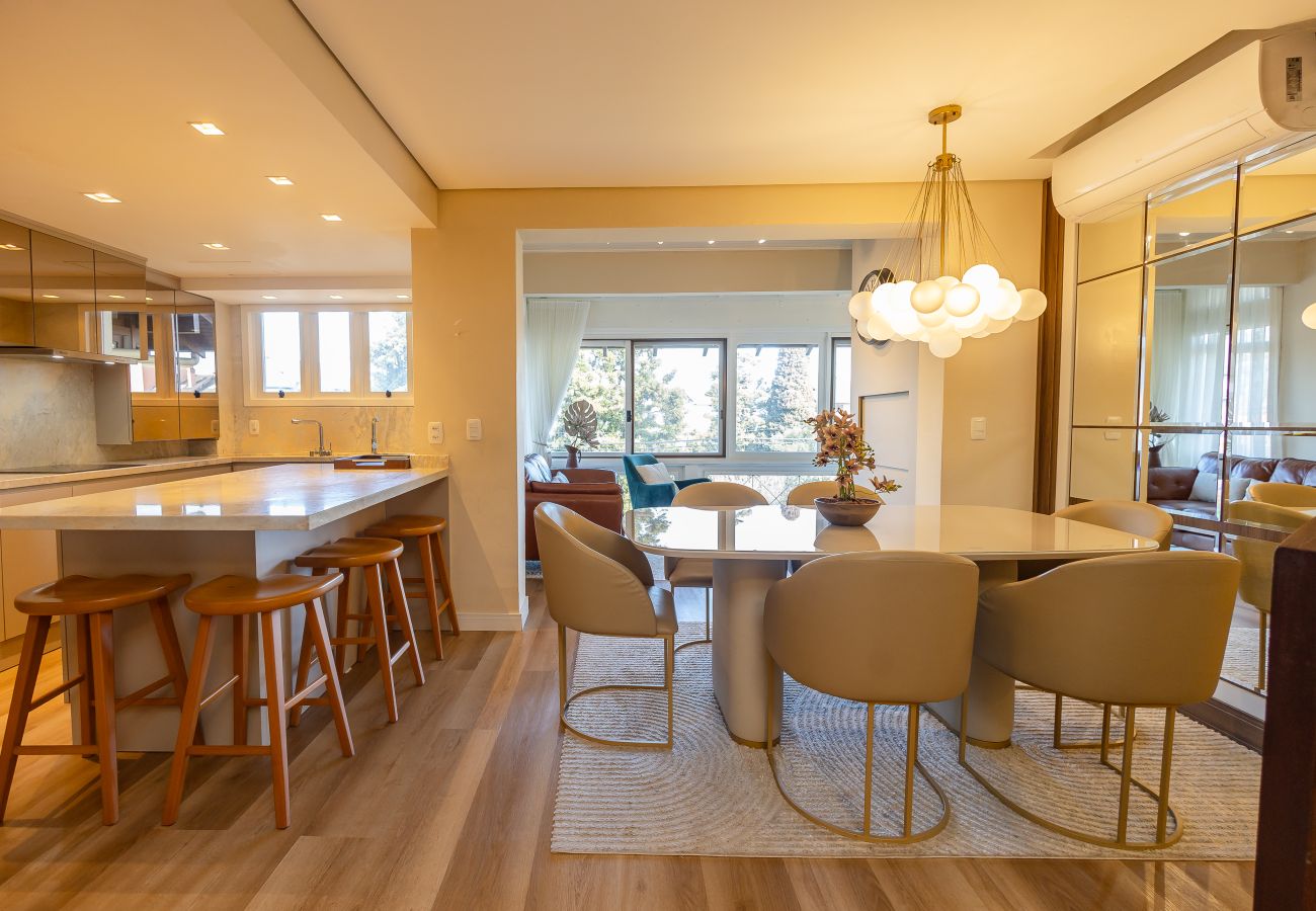 Apartamento em Gramado - NOVO! Duplex 4D (3 suites) a 600m da Rua Coberta