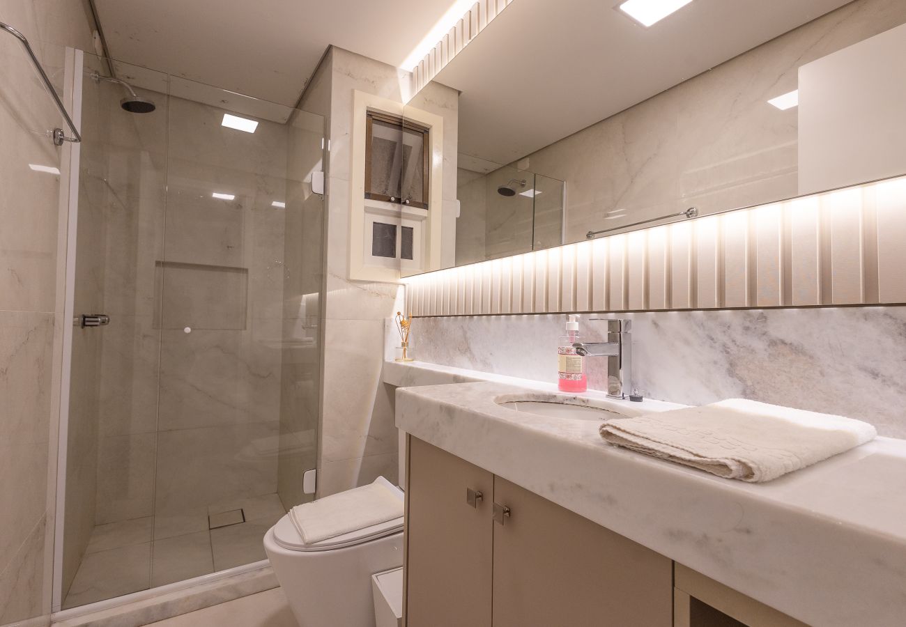 Apartamento em Gramado - NOVO! Duplex 4D (3 suites) a 600m da Rua Coberta