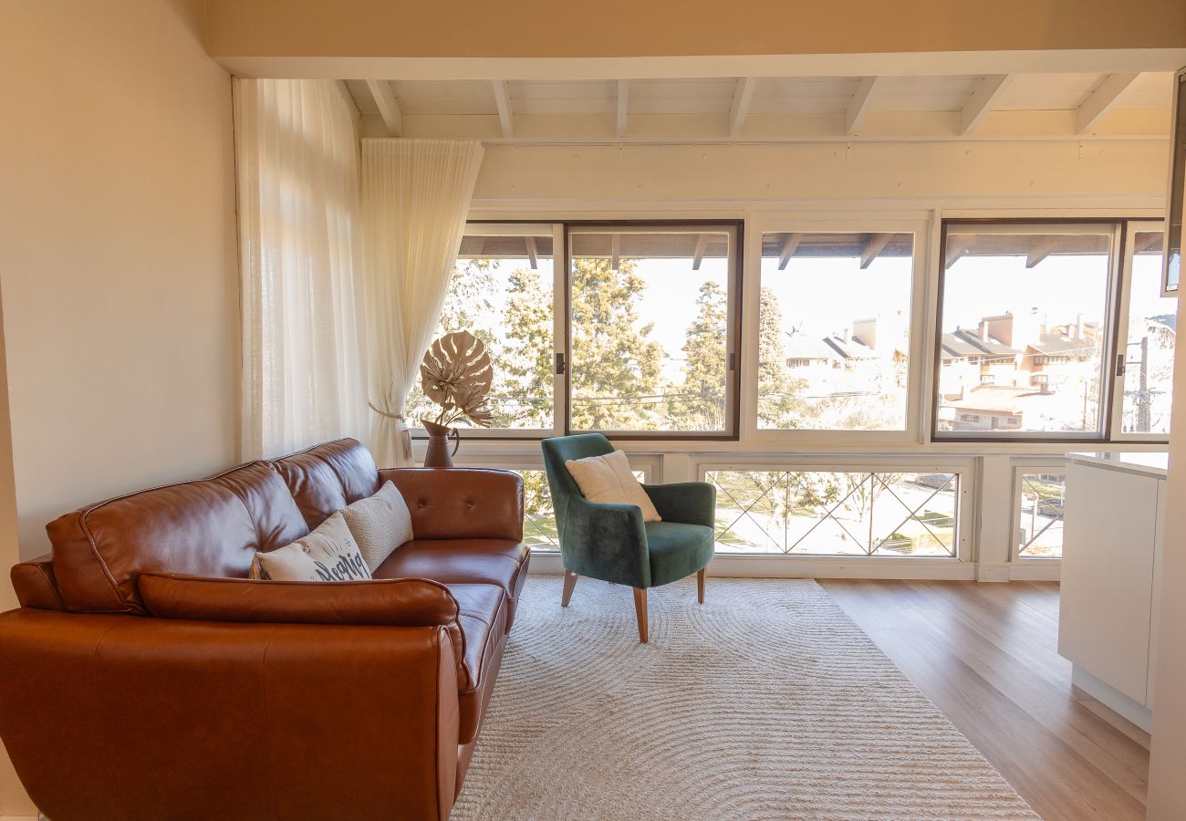 Apartamento em Gramado - NOVO! Duplex 4D (3 suites) a 600m da Rua Coberta