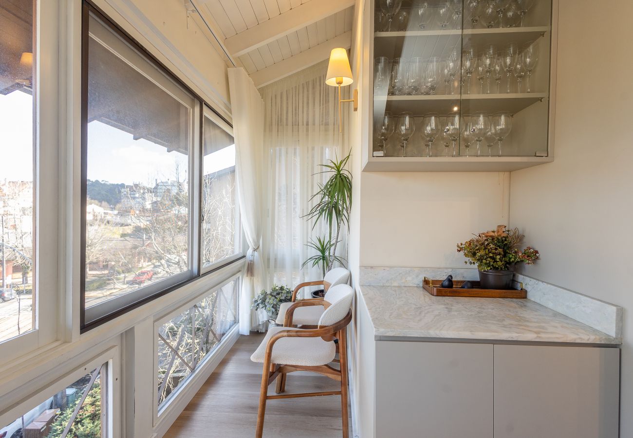 Apartamento em Gramado - NOVO! Duplex 4D (3 suites) a 600m da Rua Coberta