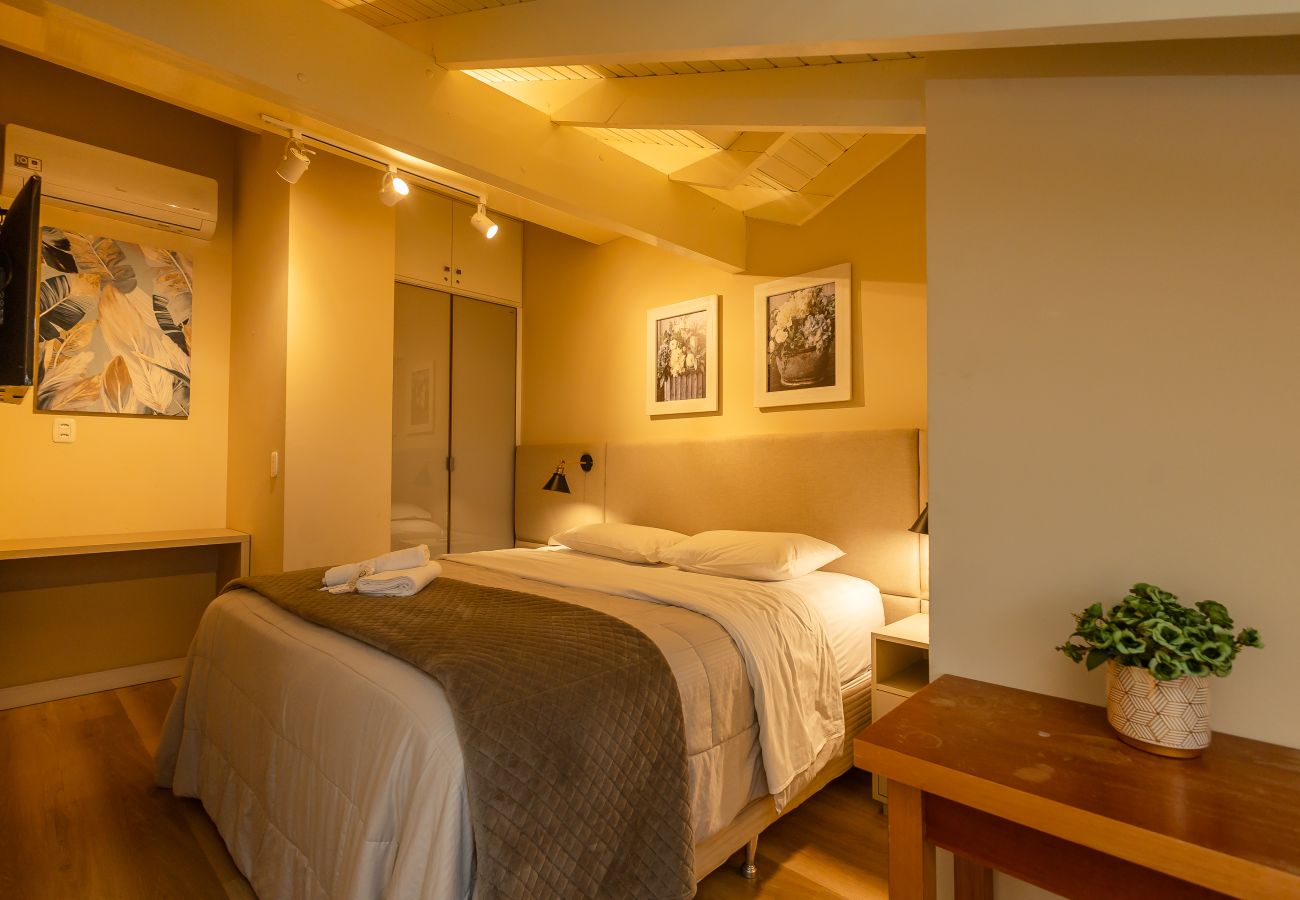 Apartamento em Gramado - NOVO! Duplex 4D (3 suites) a 600m da Rua Coberta